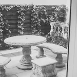 Magic Garden Vandrarhem *